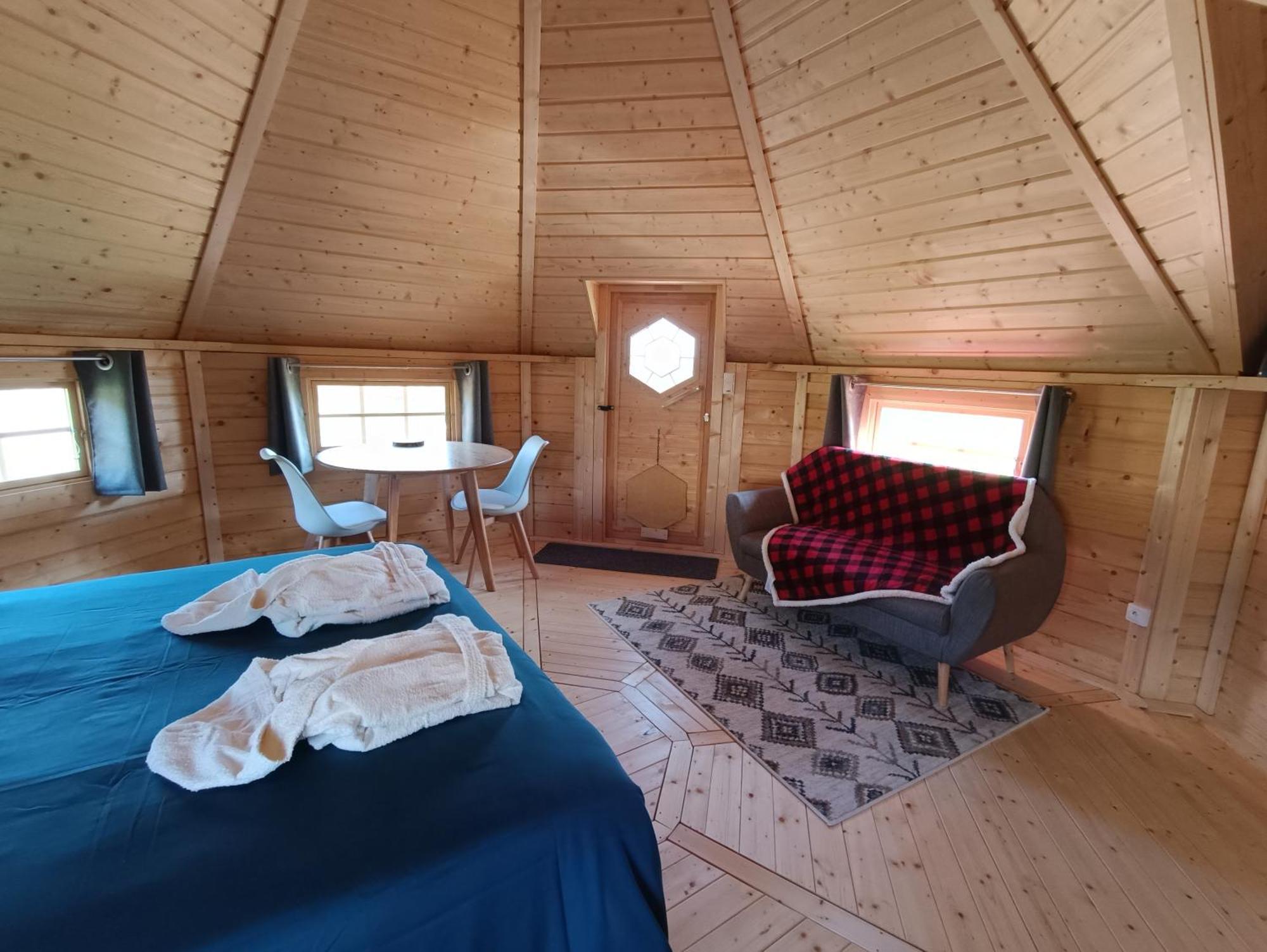Les Cabanes Du Grand Nord Pradines  Eksteriør billede